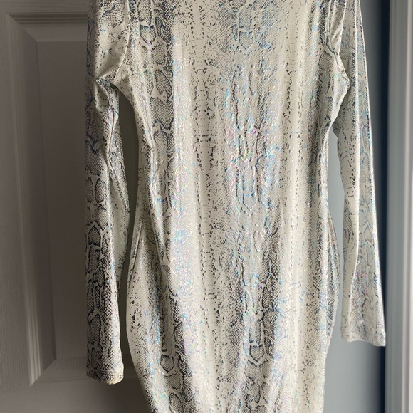 Iridescent snake print mini dress - Picture 3 of 6